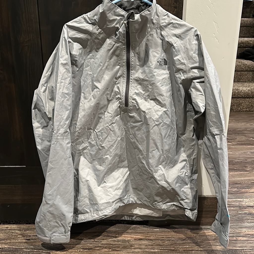 Men’s North Face Pull Over Rain Jacket.